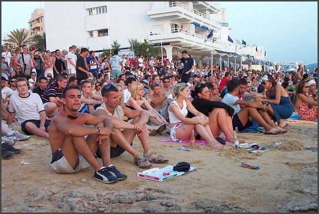 Ibiza - warten auf den Sonnenuntergang