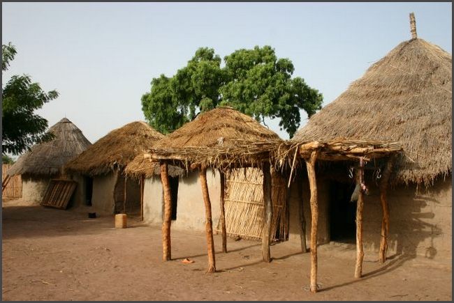 Gambia 2007 - Besuch eines Familiencompounds vom Fullastamm