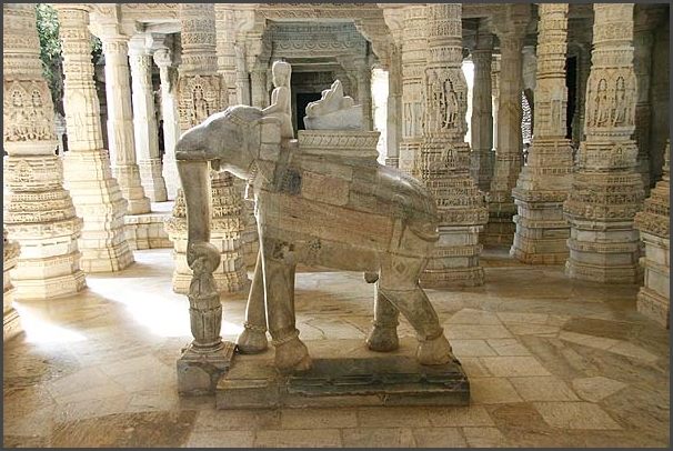 Indien - Rajasthan Ranakpur - Jain Tempel