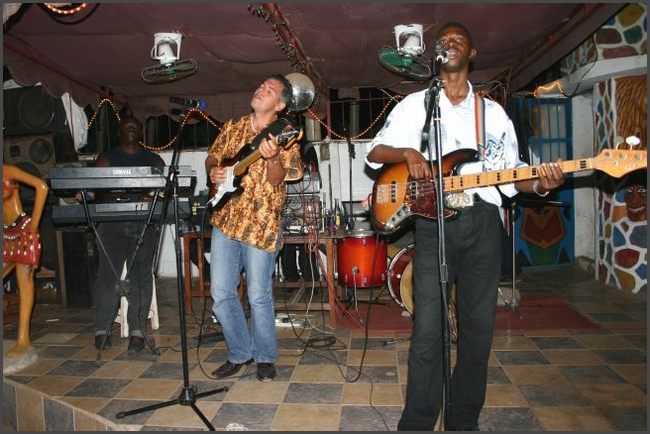 Gambia 2007 - Familyband mit Peter
