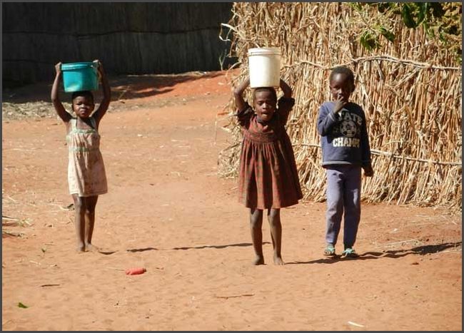 Sambia -Dorf bei Livingstone