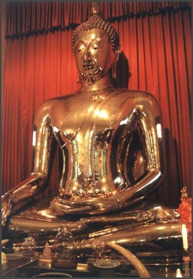 Thailand - 5,5 Tonnen Goldbuddha in Wat Trimitir