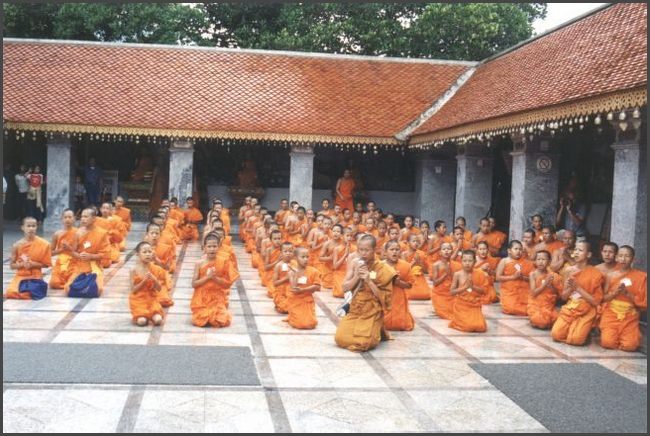 Thailand - Kinderm&ouml;nche im Tempel Wat Doi Suthep